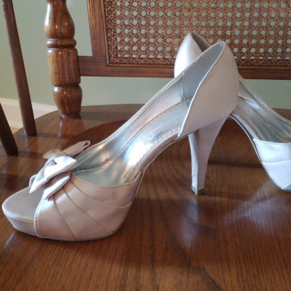 Shoes - Picture 2 of 3